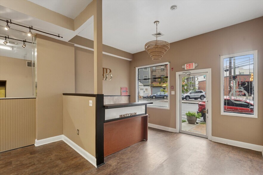 1604 Ridge Ave, Philadelphia, PA à vendre - Photo du bâtiment - Image 2 de 25