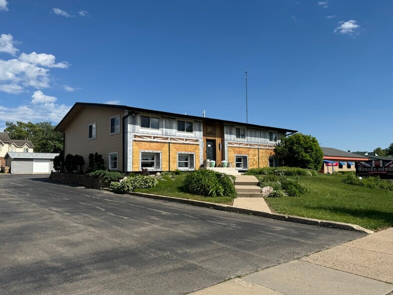 433 Grand Canyon Dr, Madison, WI for sale - Building Photo - Image 3 of 5