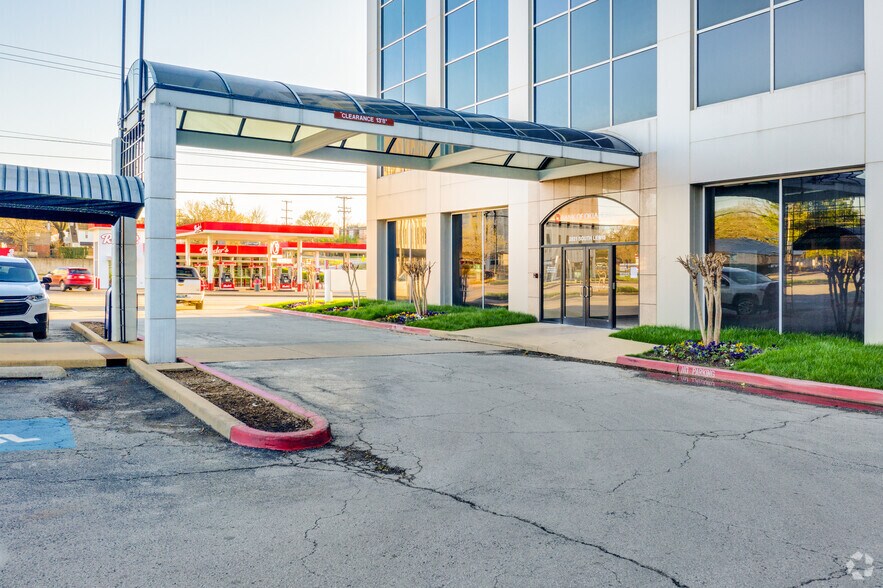 2021 S Lewis Ave, Tulsa, OK à louer - Photo du bâtiment - Image 3 de 9