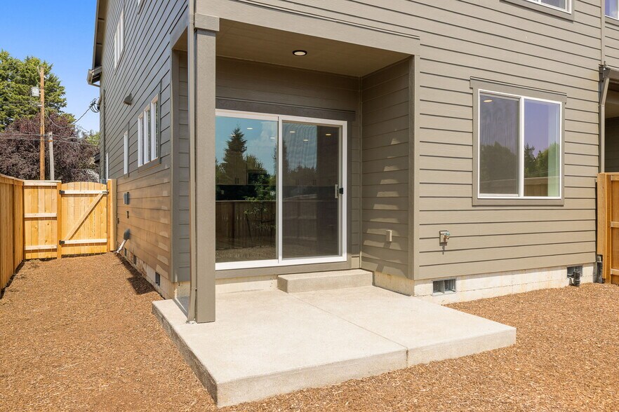136 Randall St, Oregon City, OR for sale - Building Photo - Image 2 of 54