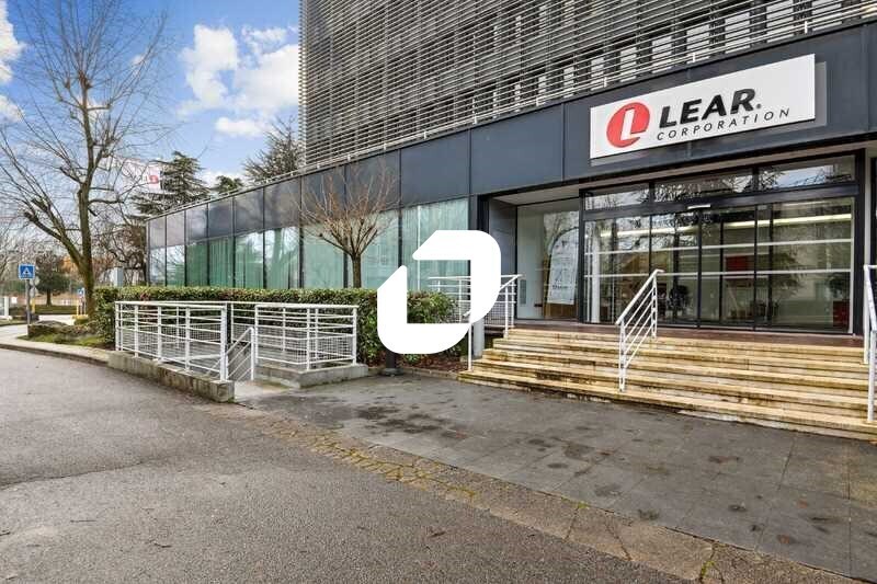 Bureau dans Vélizy-Villacoublay à louer - Photo du bâtiment - Image 2 de 18