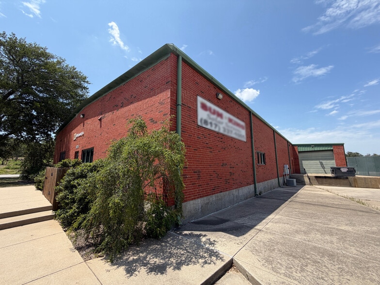 1075 Chisolm Trl, Keller, TX for sale - Building Photo - Image 1 of 13
