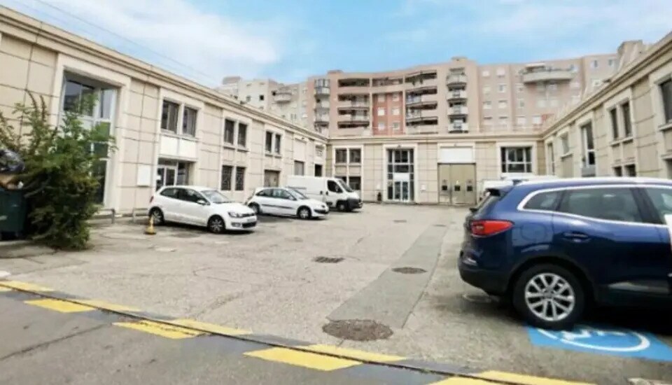 Bureau dans Villeurbanne à louer - Photo du bâtiment - Image 1 de 4