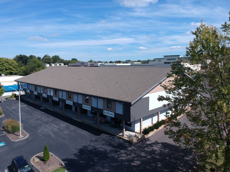 1135 Volunteer Pky, Bristol, TN à louer - Photo du bâtiment - Image 2 de 6