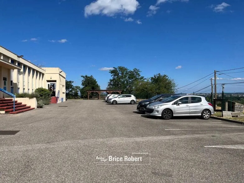 Flex in Rillieux-la-Pape for sale - Building Photo - Image 3 of 4