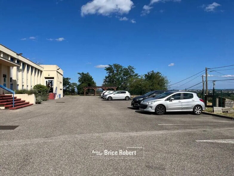 Local d'activités dans Rillieux-la-Pape à vendre - Photo du bâtiment - Image 3 de 4