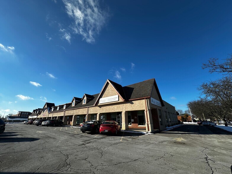 573-583 S Yearling Rd, Whitehall, OH for lease - Building Photo - Image 2 of 3