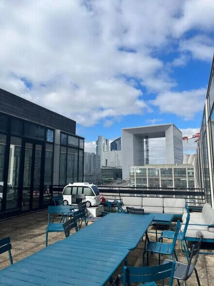 Bureau dans Courbevoie à louer - Photo du bâtiment - Image 3 de 20
