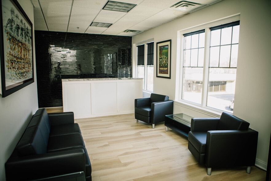 123-125 N Main St, Crown Point, IN for lease - Building Photo - Image 2 of 13