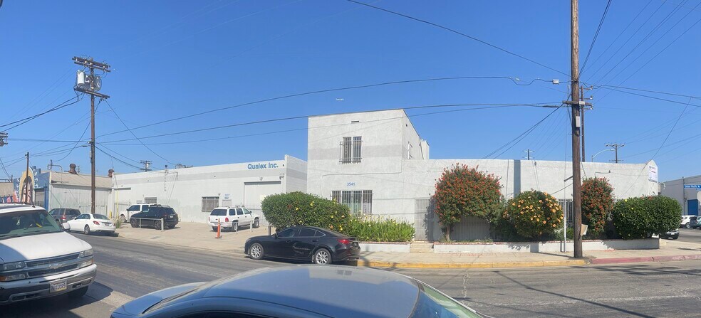 1425 Esperanza St, Los Angeles, CA à vendre - Photo du bâtiment - Image 3 de 12