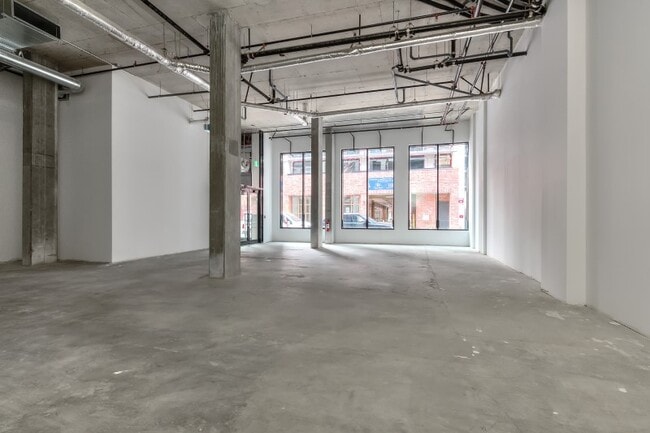 More details for 225 Rue Young, Montréal, QC - Retail for Lease