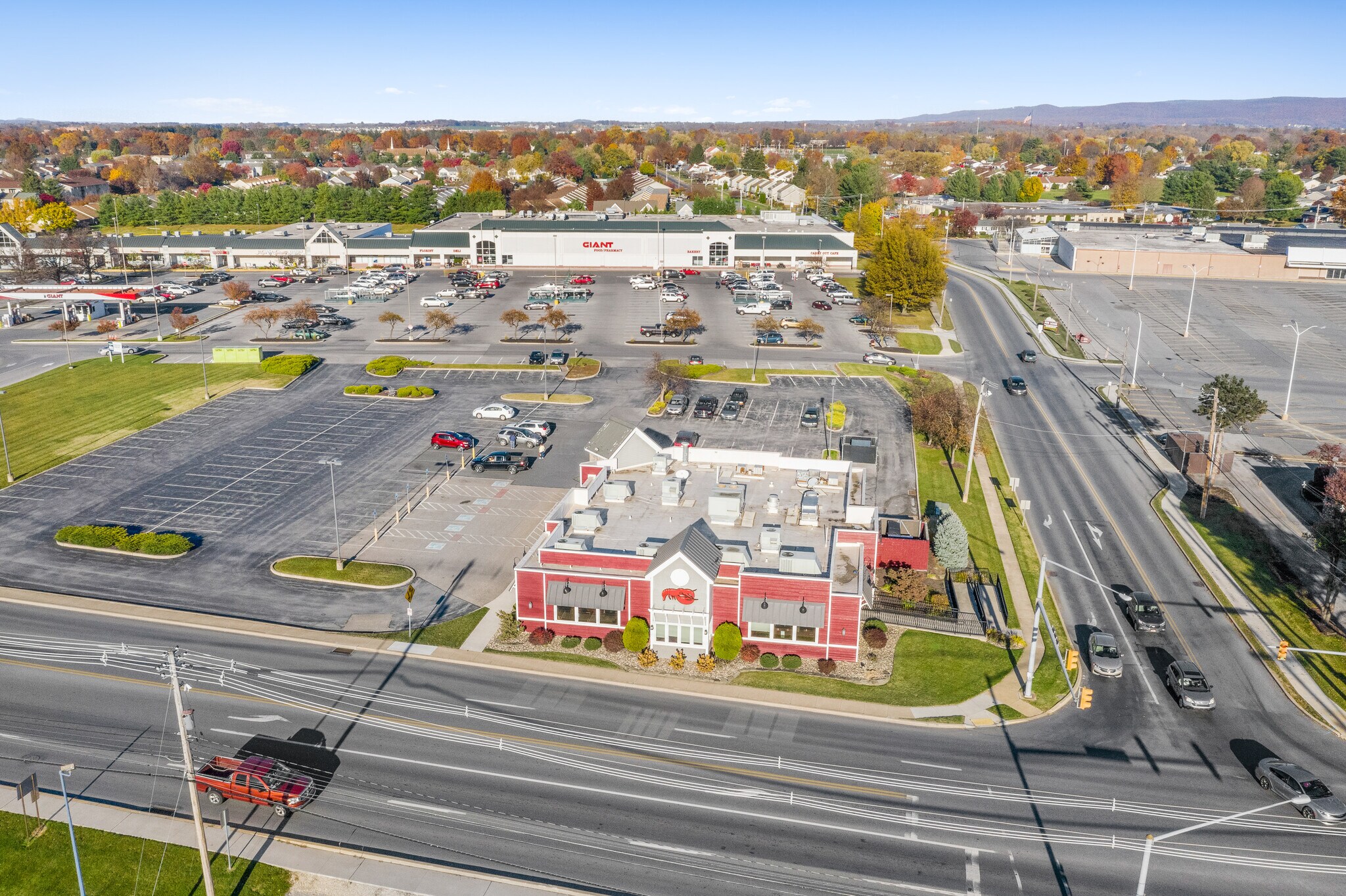 935 Wayne Ave, Chambersburg, PA for lease Primary Photo- Image 1 of 13