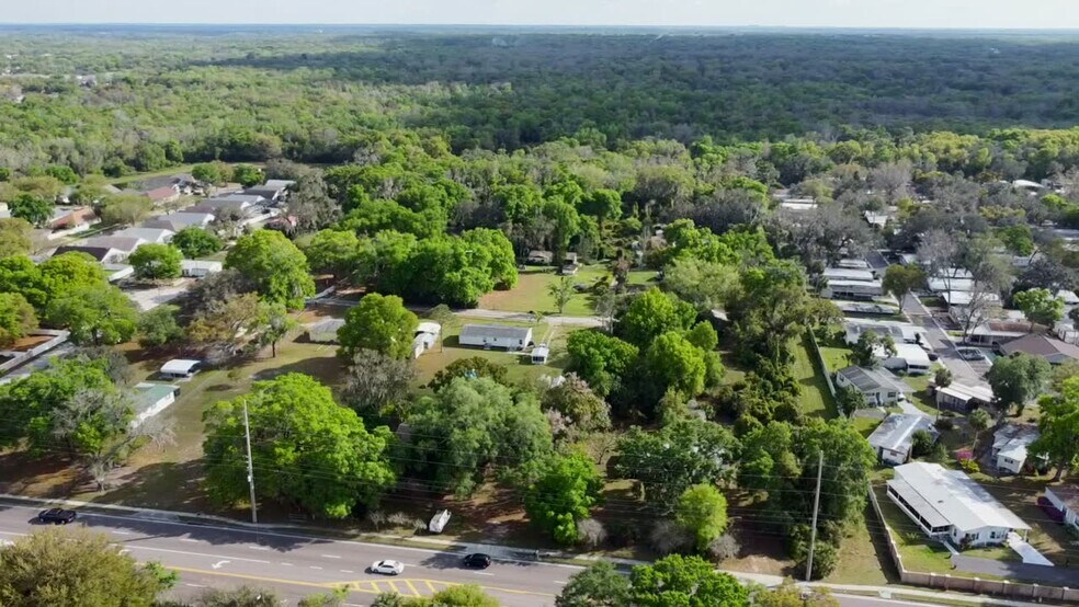 11615-11629 Bloomingdale Ave, Riverview, FL à vendre - Vidéo sur l’inscription commerciale - Image 2 de 8