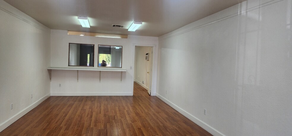 311 W 3rd St, Casa Grande, AZ for lease - Interior Photo - Image 2 of 2