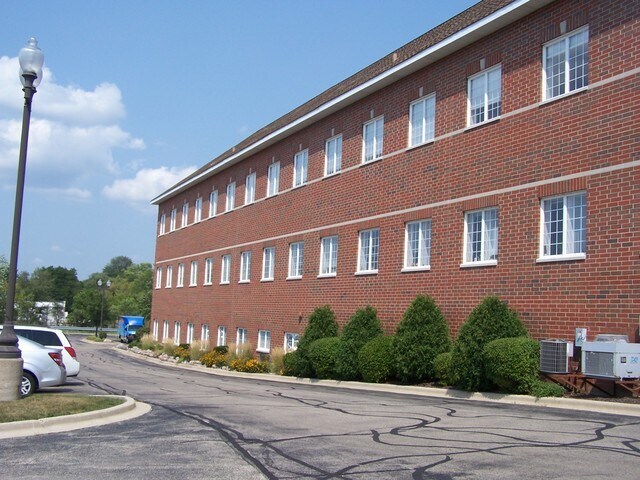 912 Northwest Hwy, Fox River Grove, IL à vendre - Photo du bâtiment - Image 2 de 73