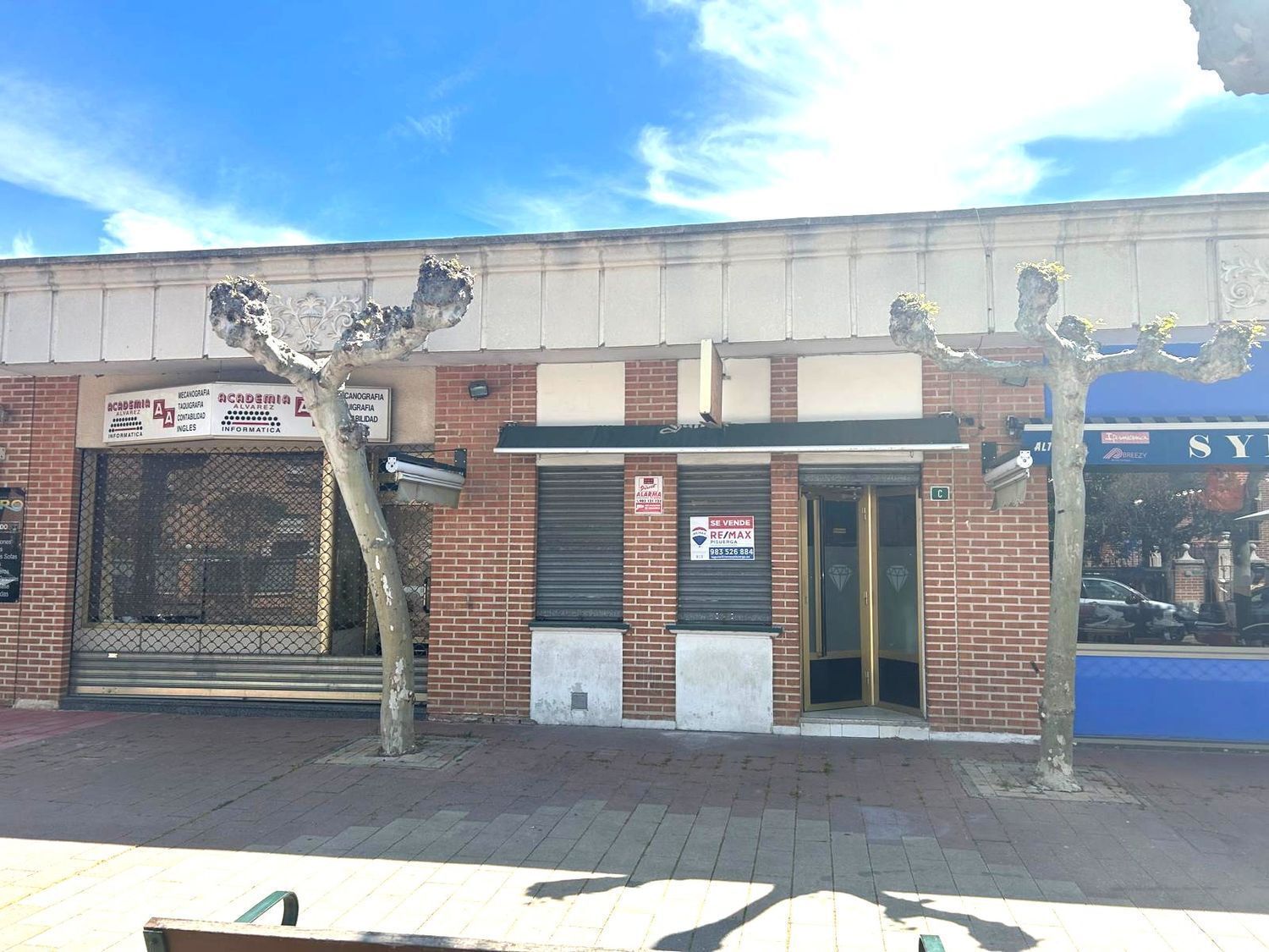 Commerce de détail dans Laguna de Duero à vendre Photo du bâtiment- Image 1 de 31