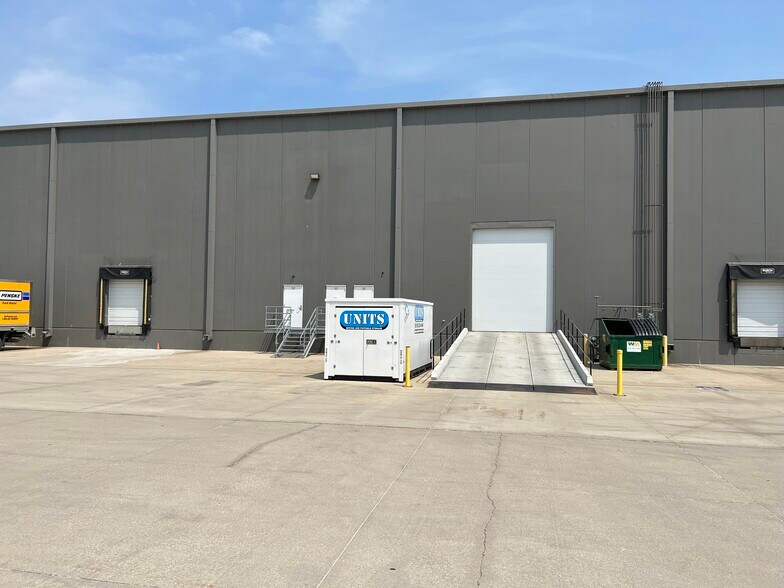 200 SE 37th St, Grimes, IA à louer - Photo du bâtiment - Image 2 de 10