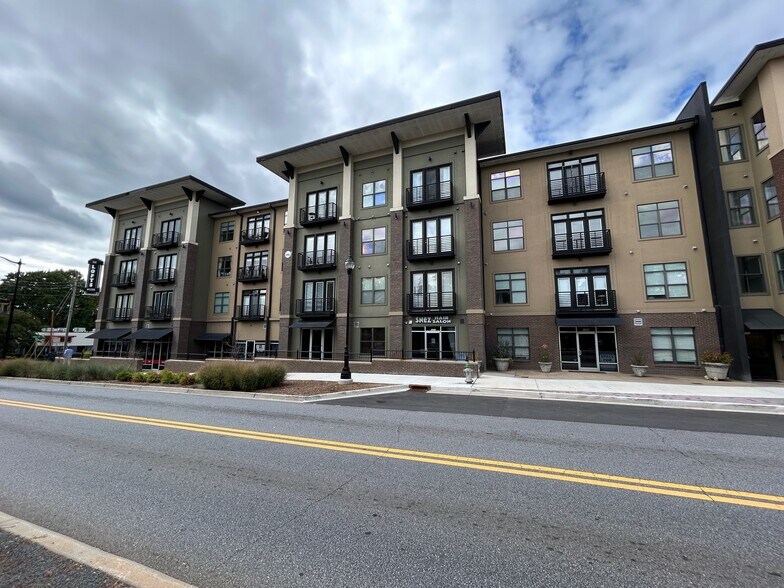 5300 Peachtree Rd, Chamblee, GA à louer - Photo du bâtiment - Image 3 de 12