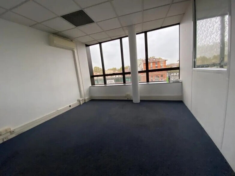 18 Place Roguet, Toulouse for lease - Interior Photo - Image 3 of 5