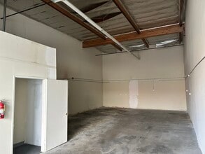 9666 Owensmouth Ave, Chatsworth, CA for lease Interior Photo- Image 2 of 4
