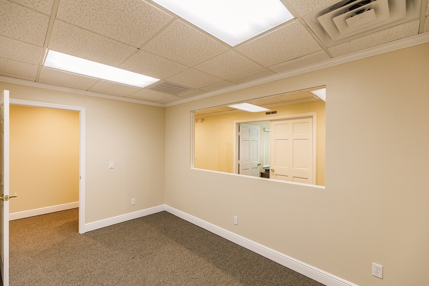12535 New Brittany Blvd, Fort Myers, FL à louer - Photo du bâtiment - Image 2 de 6