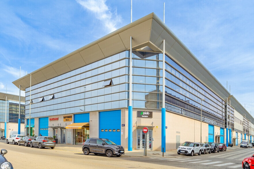 Industrial in Badalona, Barcelona for lease - Primary Photo - Image 1 of 2