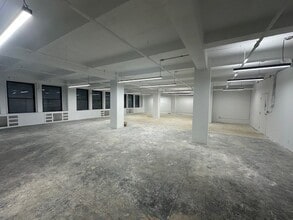 261 W 35th St, New York, NY for lease Interior Photo- Image 1 of 2
