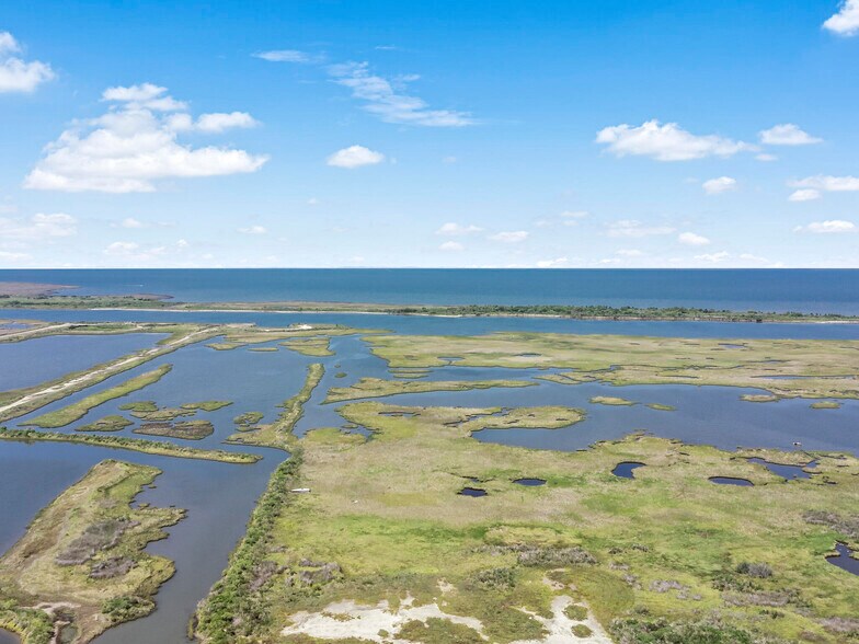 2169 Hwy 87, Crystal Beach, TX à vendre - Photo du bâtiment - Image 3 de 20