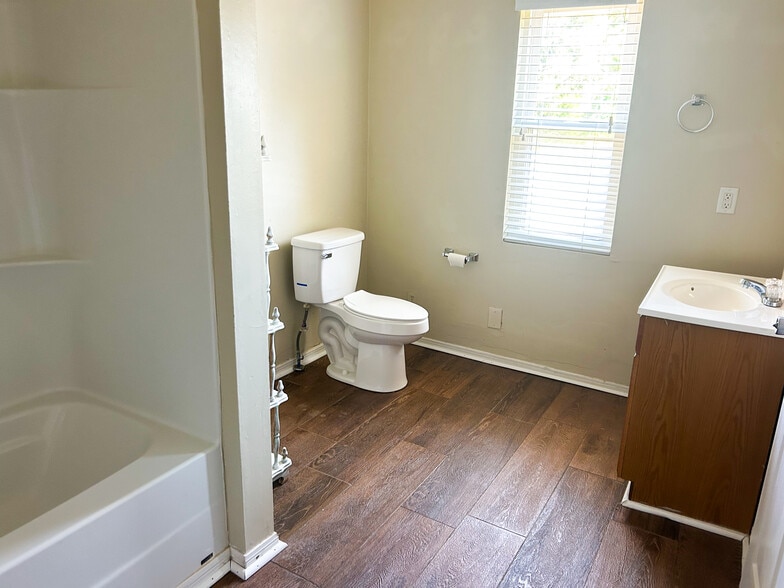 14 Ferry Ave, Saraland, AL for lease - Building Photo - Image 3 of 5