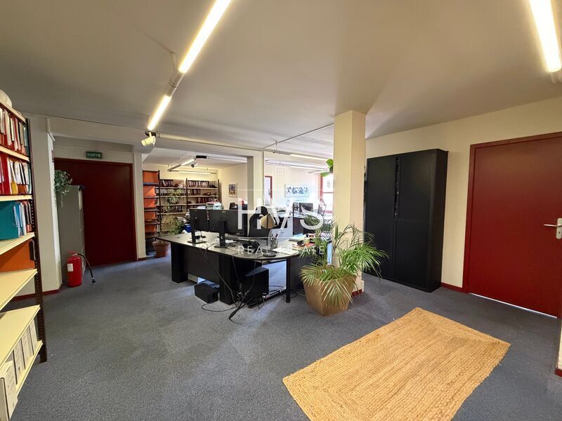 Office in Aix-en-Provence for sale Interior Photo- Image 1 of 7