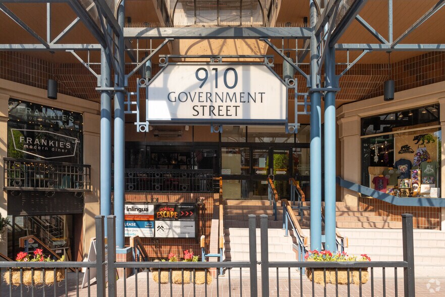 910 Government St, Victoria, BC à louer - Photo du bâtiment - Image 3 de 9