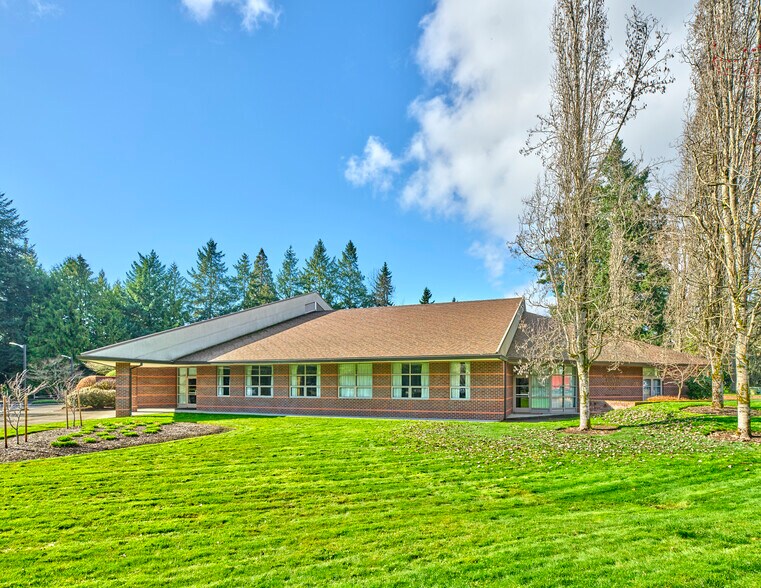 4001 Island Crest Way, Mercer Island, WA à vendre - Photo du bâtiment - Image 2 de 3