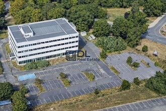 Buc, YVE - Aerial  map view