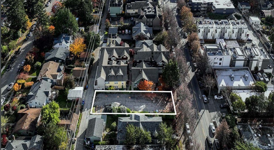 5420 California Ave SW, Seattle, WA à vendre - Photo du bâtiment - Image 1 de 1