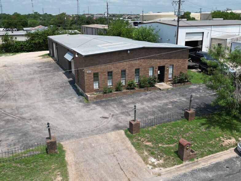 13804 Dragline Dr, Austin, TX à vendre - Photo du bâtiment - Image 1 de 5