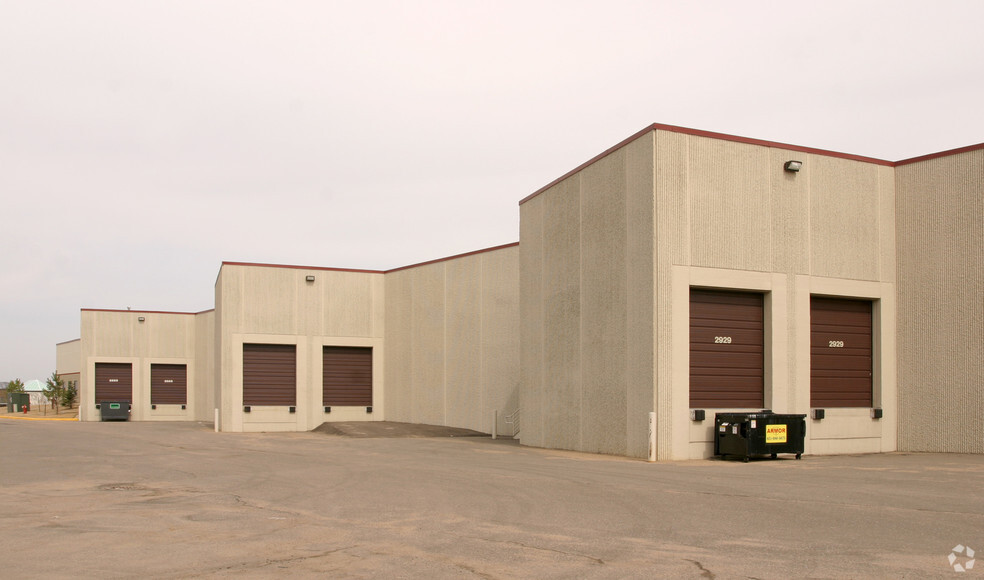 2885-2929 Water Tower Pl, Chanhassen, MN for lease - Building Photo - Image 2 of 5