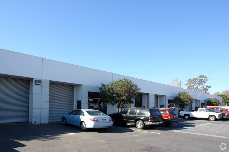 1400-1416 E 33rd St, Signal Hill, CA for sale - Primary Photo - Image 1 of 3