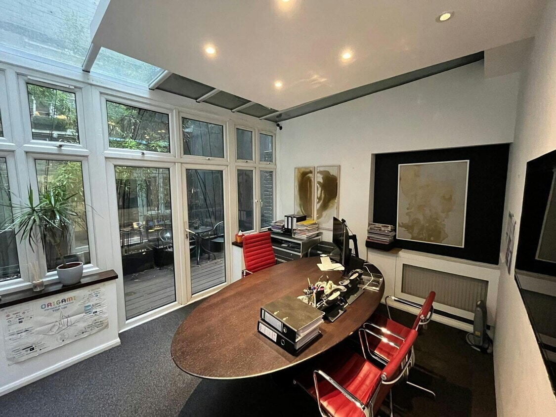 4 Hill St, London for lease Interior Photo- Image 1 of 10