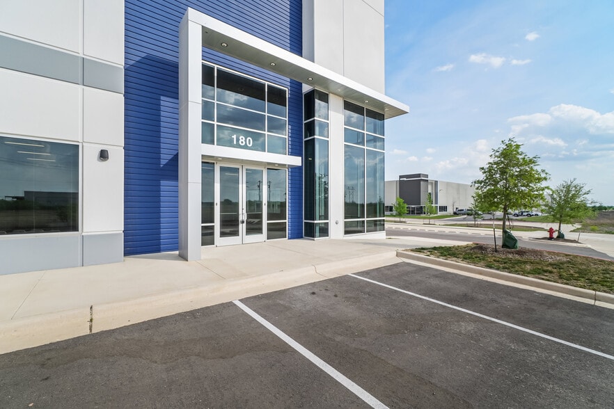 1225 Fortuna Rd, San Marcos, TX à louer - Photo du bâtiment - Image 3 de 12