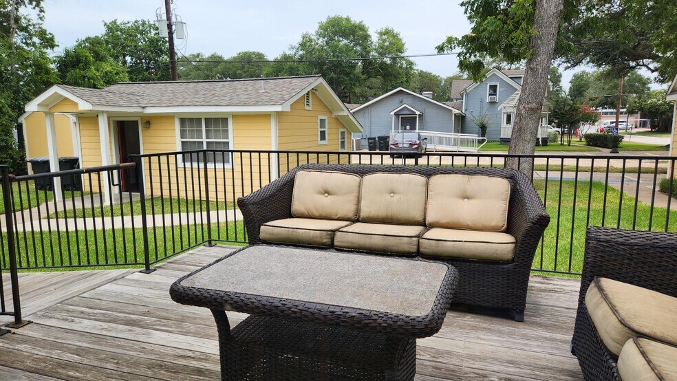 5702 4th St, Katy, TX à louer - Photo du bâtiment - Image 2 de 18