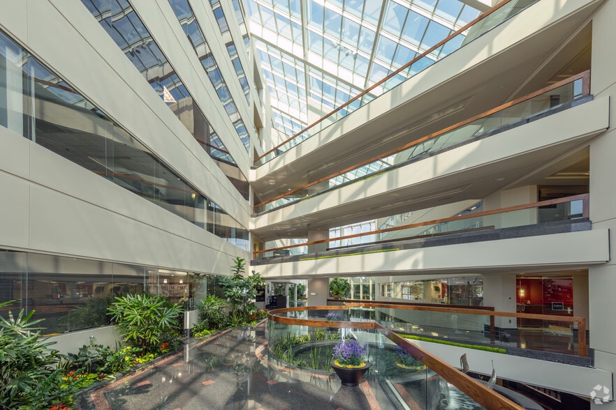 39555 Orchard Hill Pl, Novi, MI for lease - Lobby - Image 3 of 8