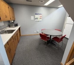 212 W Main St W, Waconia, MN à louer Photo intérieure- Image 1 de 5