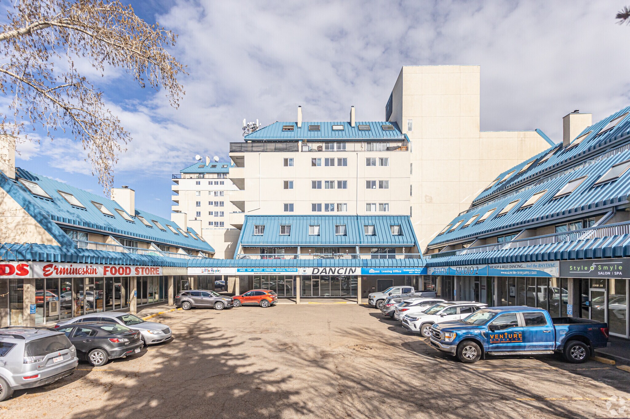 2467 104 St NW, Edmonton, AB à vendre Photo principale- Image 1 de 1