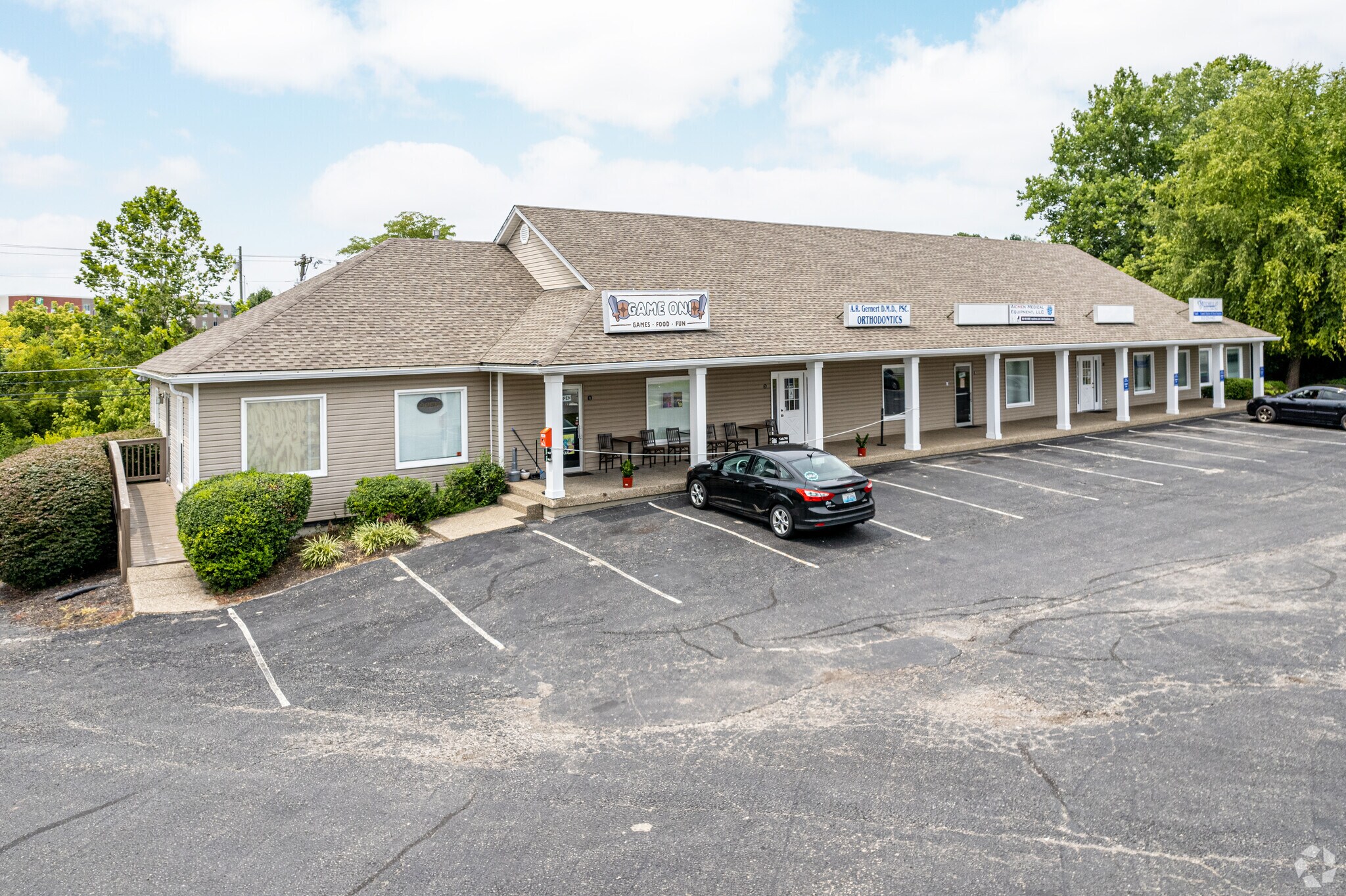 604 Crystal Pl, La Grange, KY for lease Primary Photo- Image 1 of 5