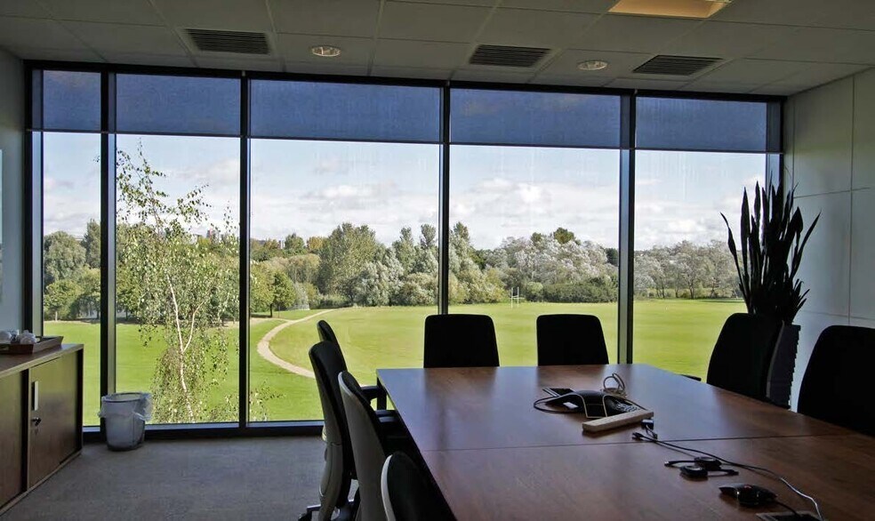 1a Seebeck Pl, Milton Keynes à louer - Photo du bâtiment - Image 2 de 5