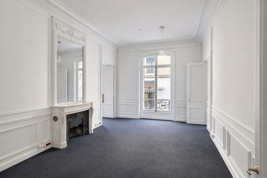 Office in Paris for lease - Interior Photo - Image 2 of 8