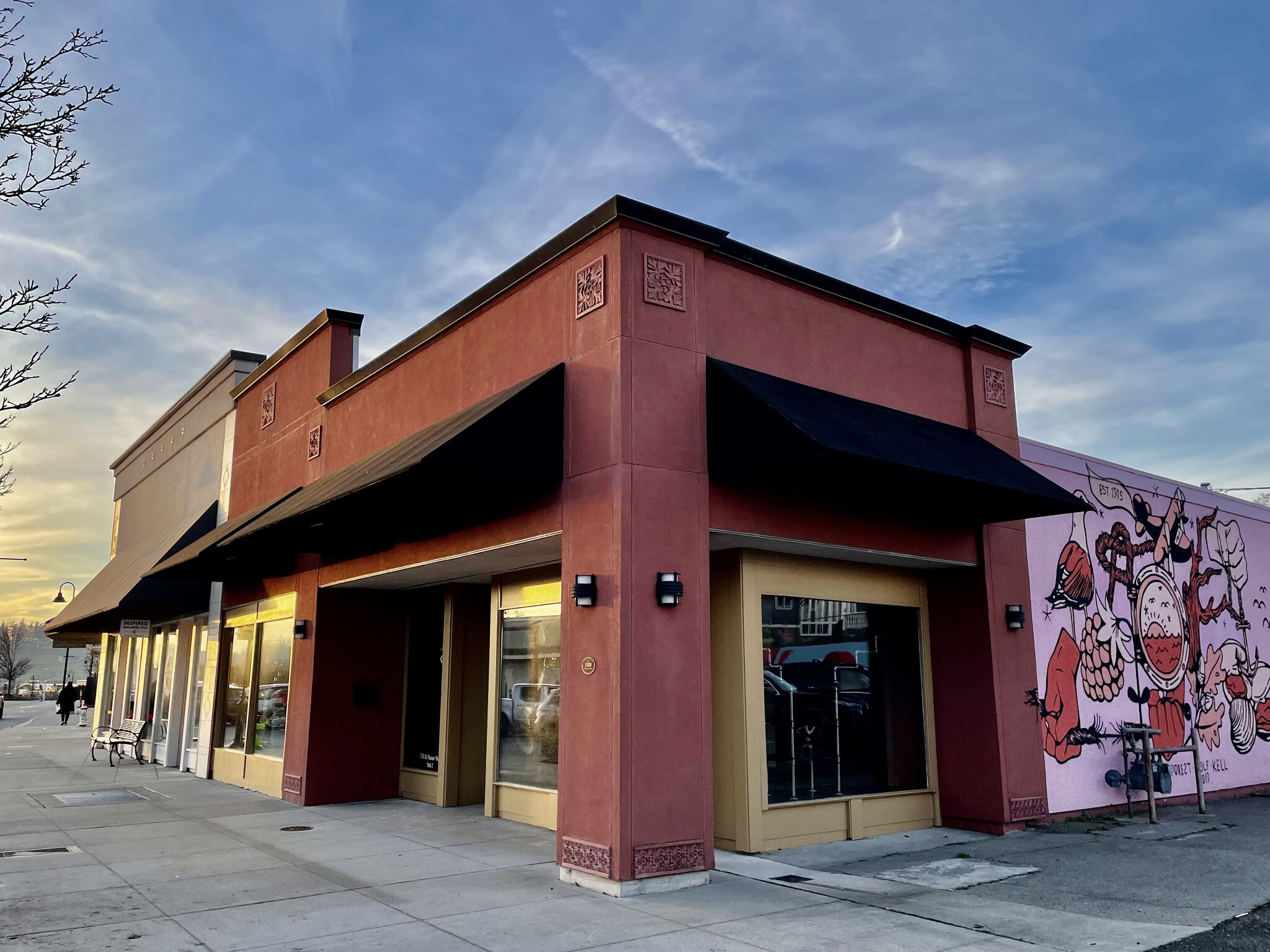 720 SE Pioneer Way, Oak Harbor, WA for lease Building Photo- Image 1 of 22