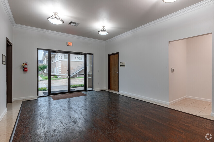 303 S Jupiter Rd, Allen, TX for lease - Lobby - Image 2 of 6