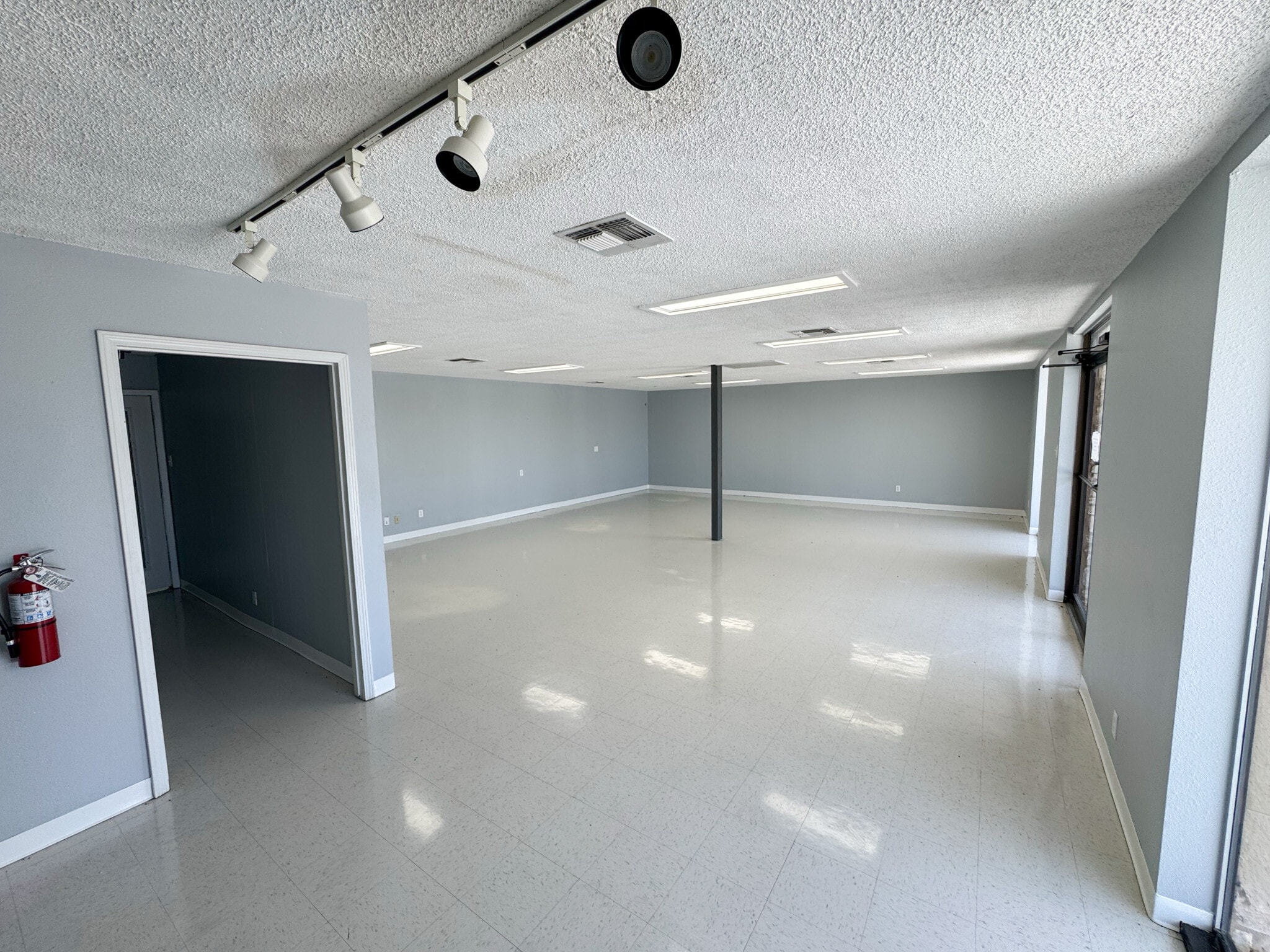124 Industrial Dr, Boerne, TX for lease Interior Photo- Image 1 of 7