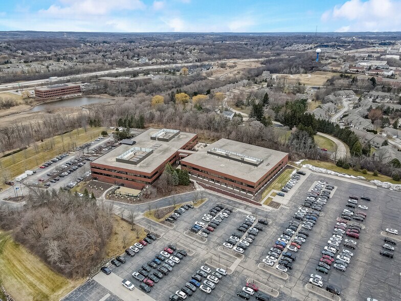 255 Fiserv Dr, Brookfield, WI à vendre - Aérien - Image 3 de 8